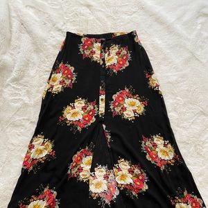 Maxi skirt - black & floral